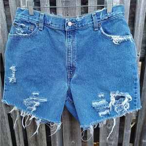 LEVI STRAUSS 550 RED TAG DISTRESSED DENIM SHORTS